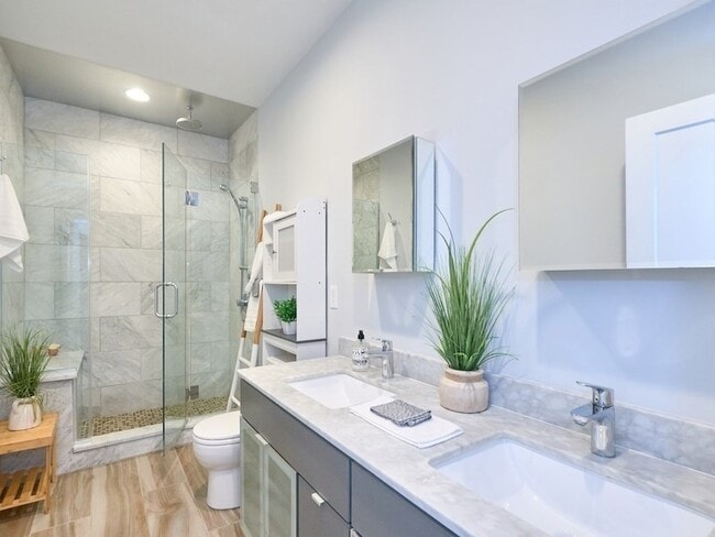 Building Photo - 186-188 Paris Street Unit 5