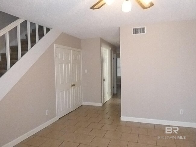 Building Photo - 600 Cheshire Ln