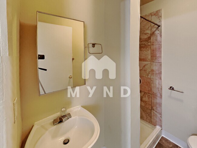 Building Photo - 1624 P St Apt 3