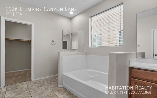 Building Photo - 1136 E Empire Canyon