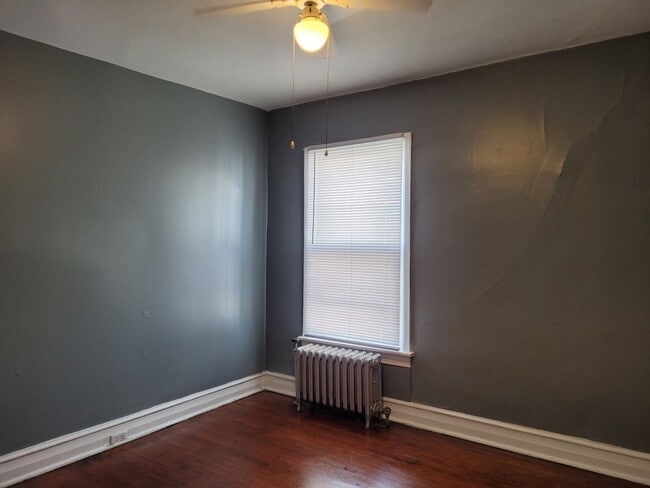 Building Photo - 421 W King St