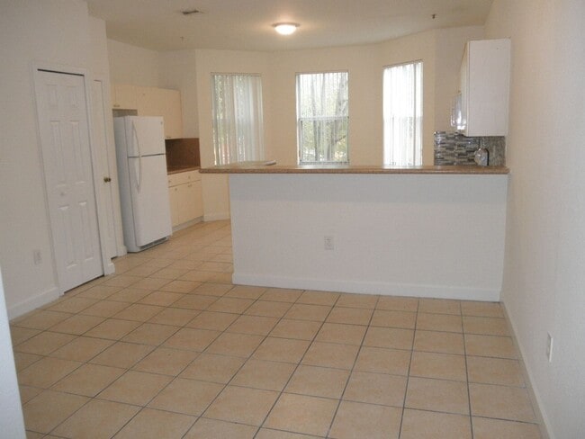 Building Photo - Shoma Townhomes