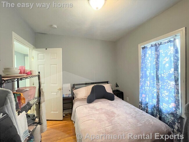 Building Photo - 48 Derby St