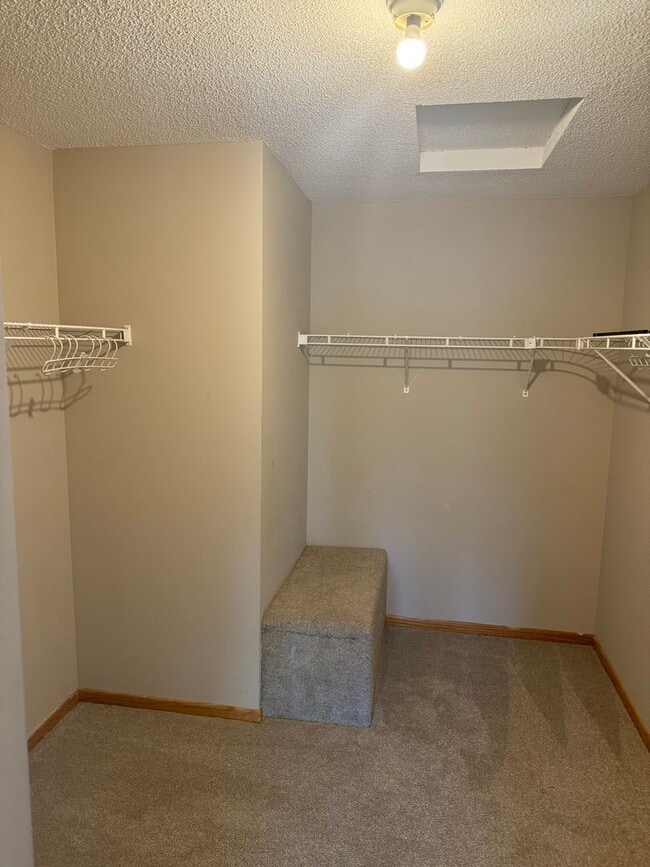 Building Photo - Beautiful Townhome with Private Patio, Gas...