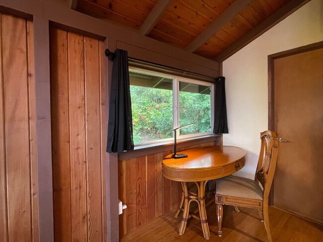 Building Photo - Charming Hamakua Coast Furnished Rental Available: 2 BR / 1.75 BA