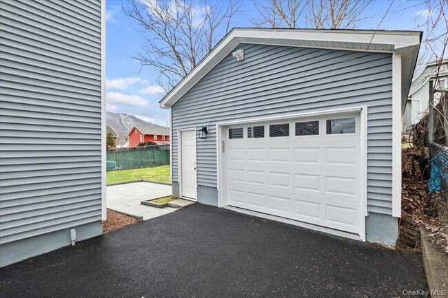 Building Photo - 32 Ackerman St