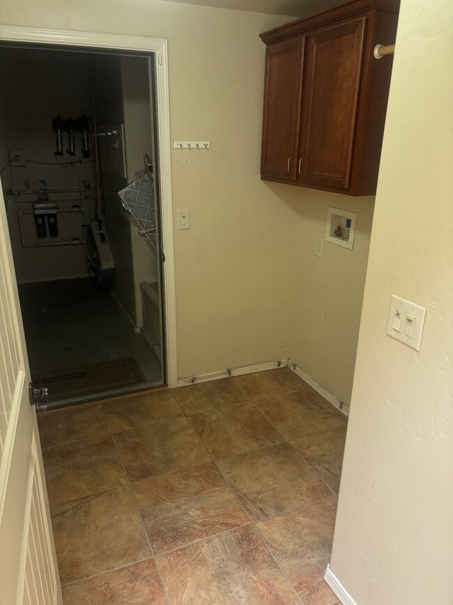 Building Photo - Beautiful Home Available Now!!