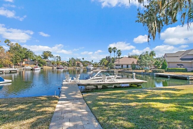 Building Photo - Stunning Lagoon Residence!