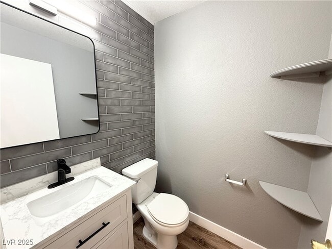 Building Photo - 2613 Pinerock St