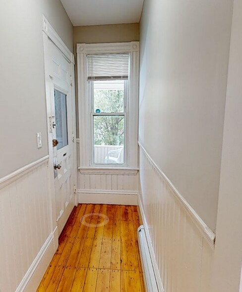 Building Photo - 9 Beacon St