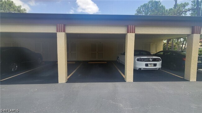 Building Photo - 2074 Pine Isle Ln