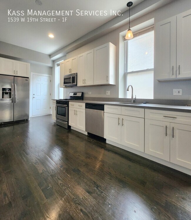 Building Photo - 1539 W 19th St