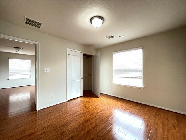 Building Photo - 7139 Pavilion Dr