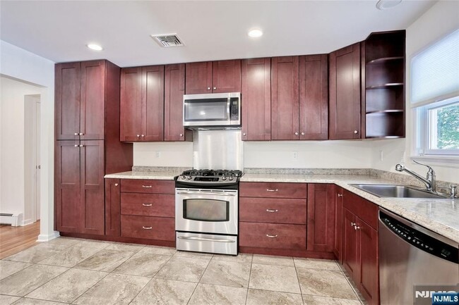 Building Photo - 43 Forest Dr
