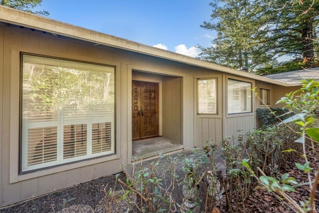 Building Photo - 121 Knoll Pl