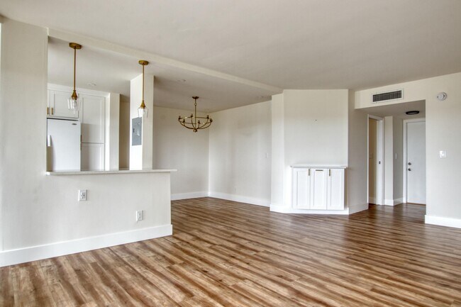 Building Photo - 3590 Via Poinciana