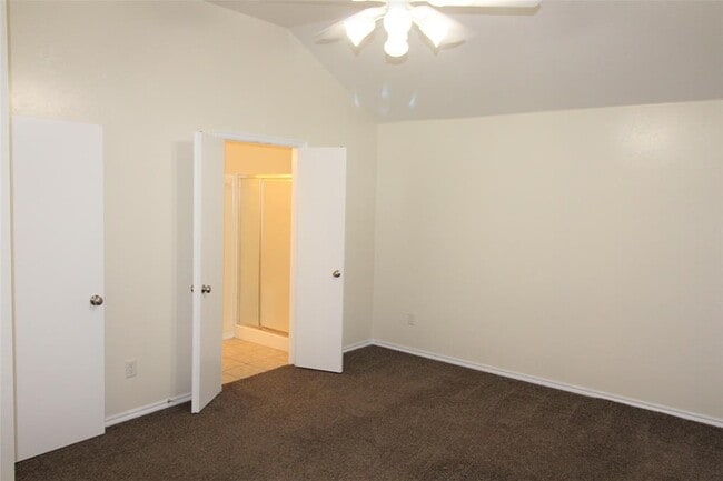Building Photo - 512 Woodsong Dr