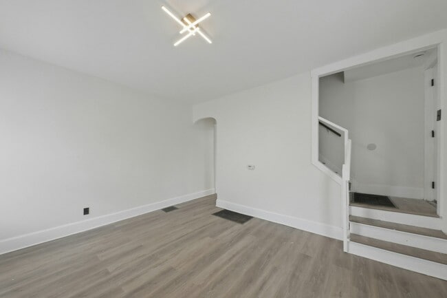Building Photo - 1400 Woodlawn Ave