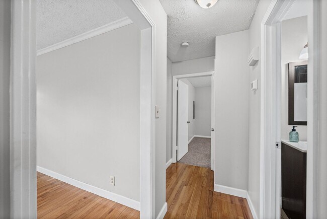 Building Photo - 541 Donna Dr