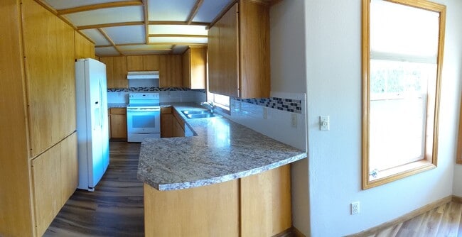 Building Photo - Best 2 Bedroom - 2 Bath Duplex Unit On The Market