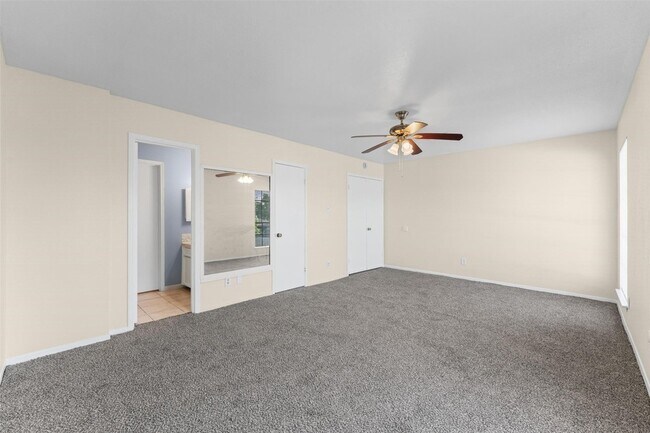 Building Photo - 1076 Willow Oaks Cir