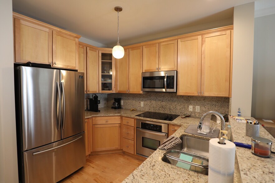 Building Photo - 59 Walpole St