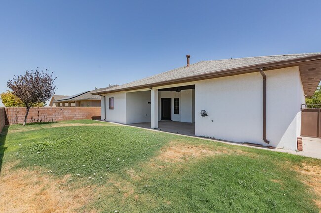 Building Photo - 3 bed 2 bath beautiful home!