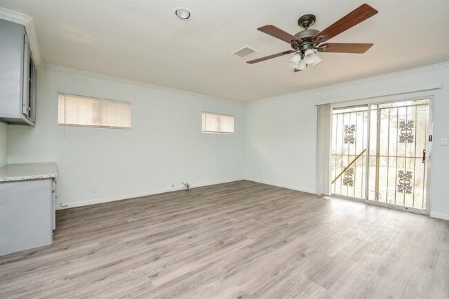 Building Photo - 917 Defender St