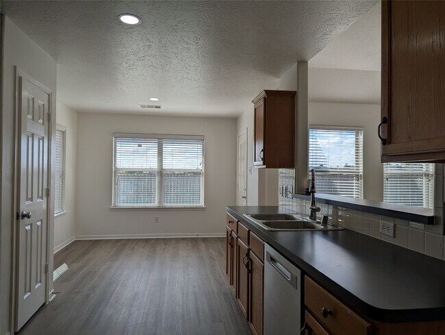 Building Photo - 5618 Savannah Woods Ln