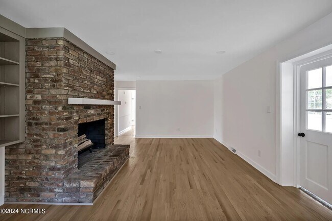 Building Photo - 204 S Harris St