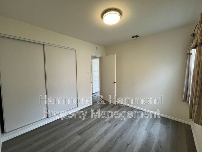 Building Photo - 18003 Saticoy St