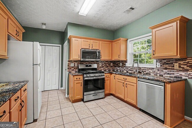 Building Photo - 375 Clairidge Ln SW