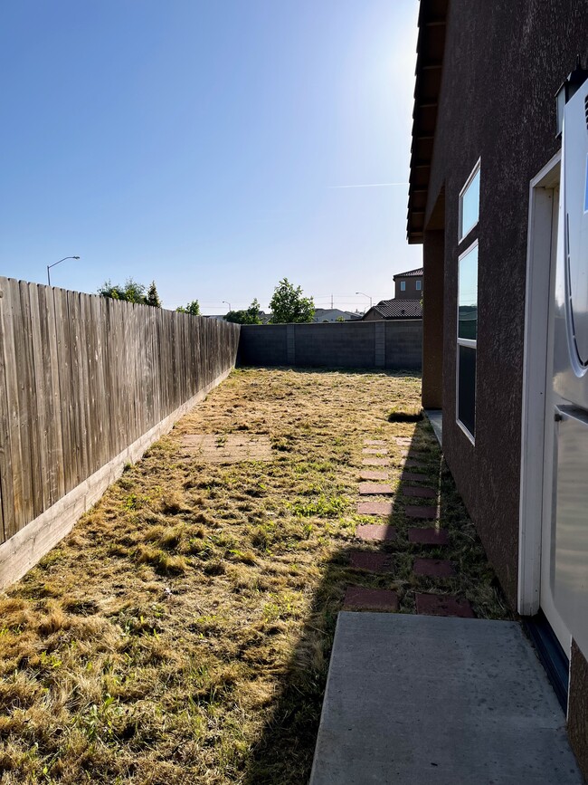 Building Photo - 4396 Wickson Pl