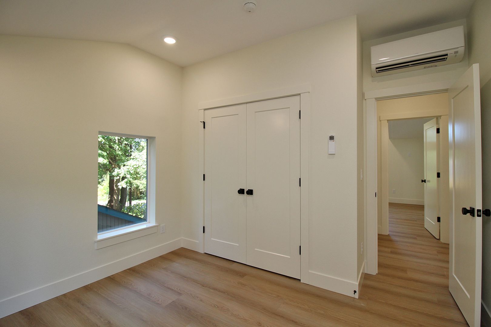 Building Photo - 4660 SW Fairvale Ct