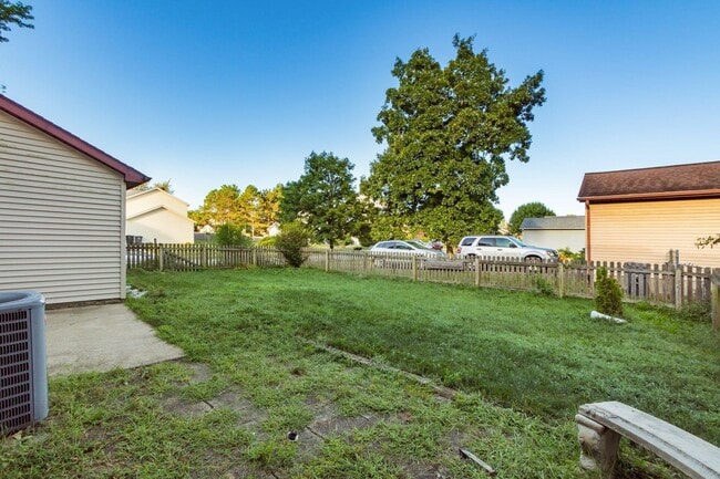 Building Photo - 7609 Seasons Dr