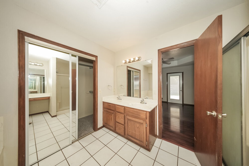 Building Photo - 329 Ridge Bluff Dr