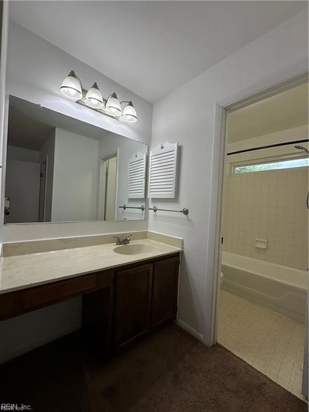 Building Photo - 819 Dryden St