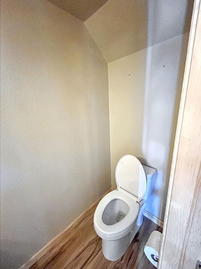 Building Photo - 2-Bedroom Home with Modern Amenities and C...