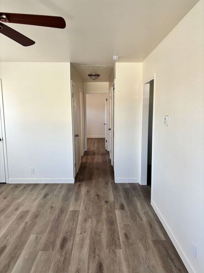 Building Photo - 840