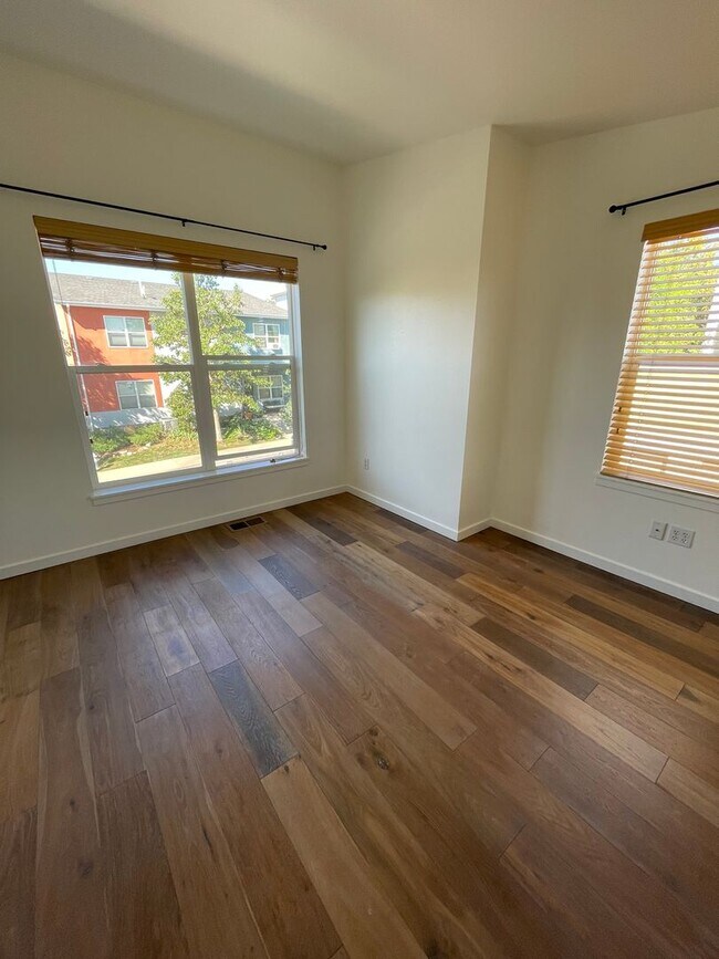 Building Photo - Adorable 2B/1B North Boulder Home