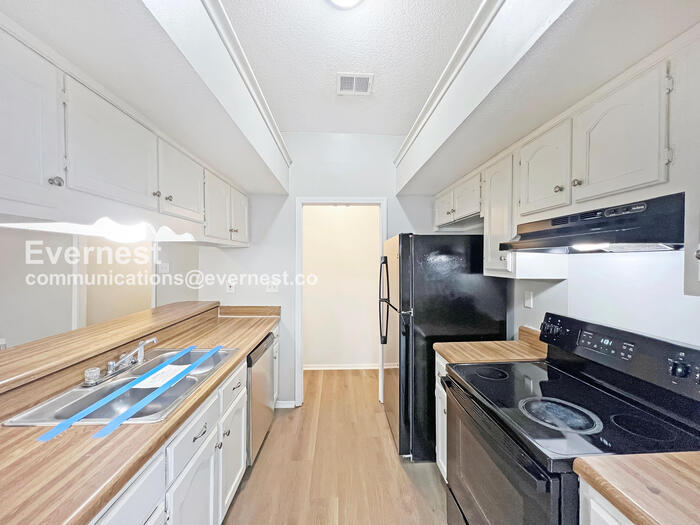 Building Photo - 3575 Shadow Oaks Pkwy