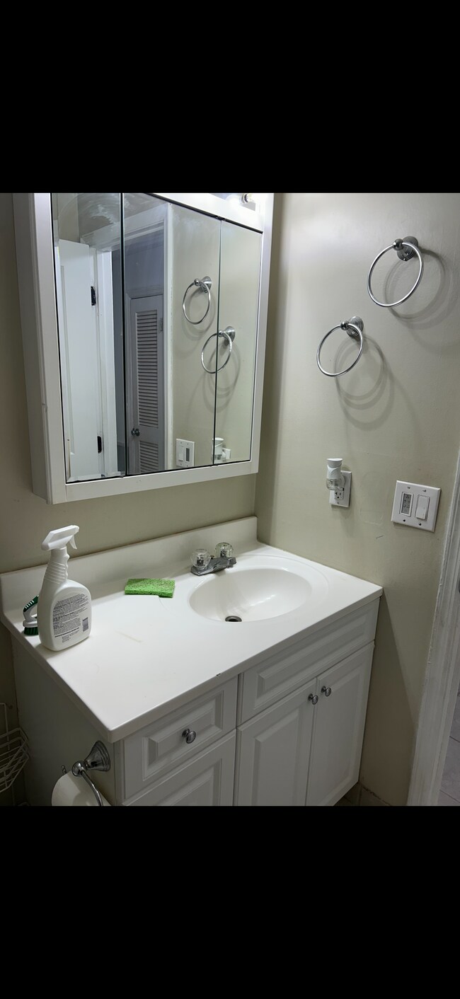 Building Photo - 400 E Emerald Dr