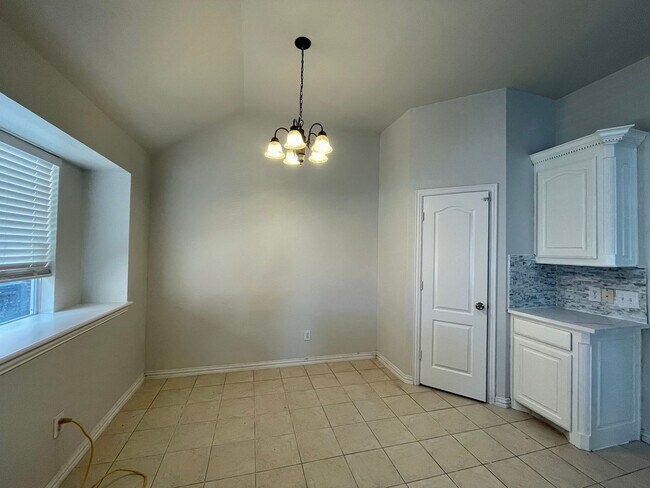 Building Photo - Gorgeous 4-bedroom home!