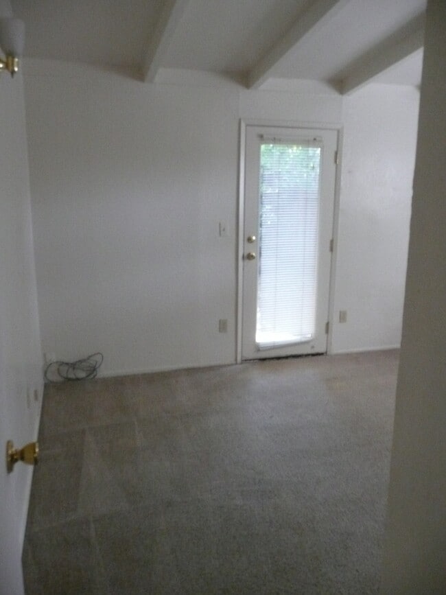 Building Photo - 1205 Duke Dr