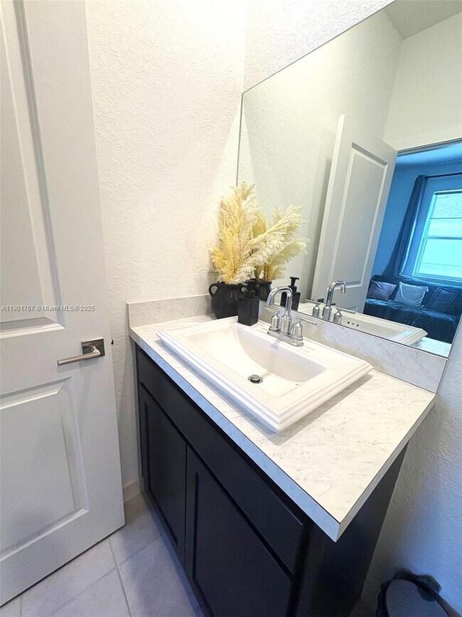 Building Photo - 476 NE 5th St