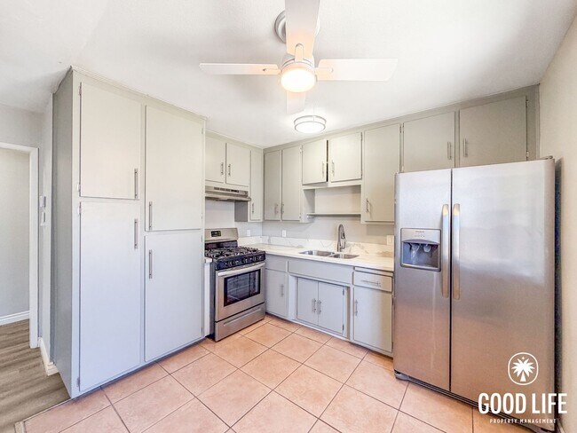 Building Photo - 3BD/1BA Home in Lakeside with In-Unit Laundry & Built-In Closets