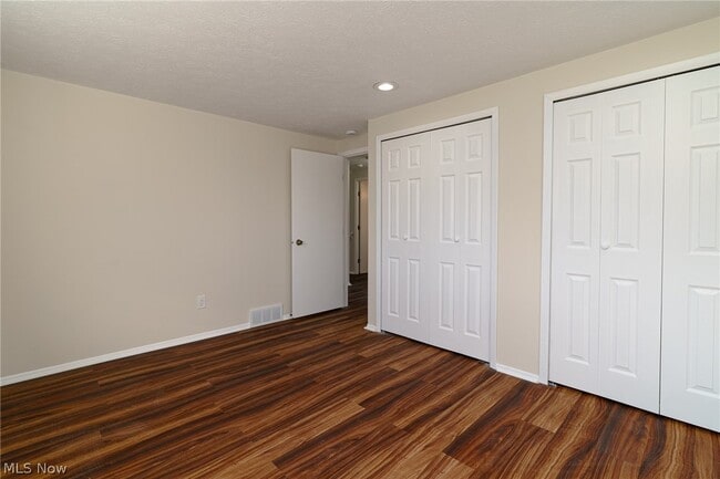 Building Photo - 8671 Ashwood Dr