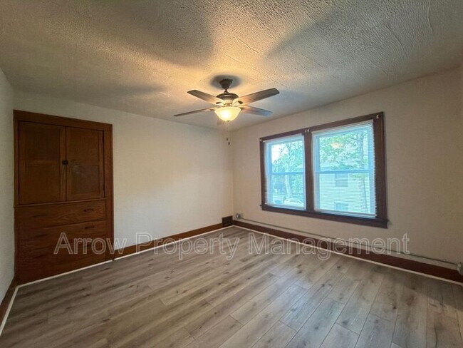 Building Photo - 3304 S 40th St