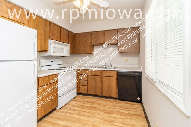 Building Photo - RENT SPECIAL!! 3 Bedroom, 2.5 Bath in Ames