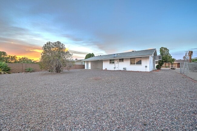 Building Photo - 9951 W Clair Dr